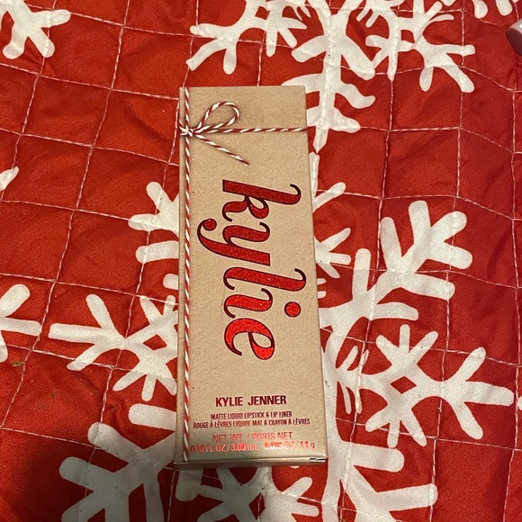 Kylie Jenner lip kit - Picture 1 of 4